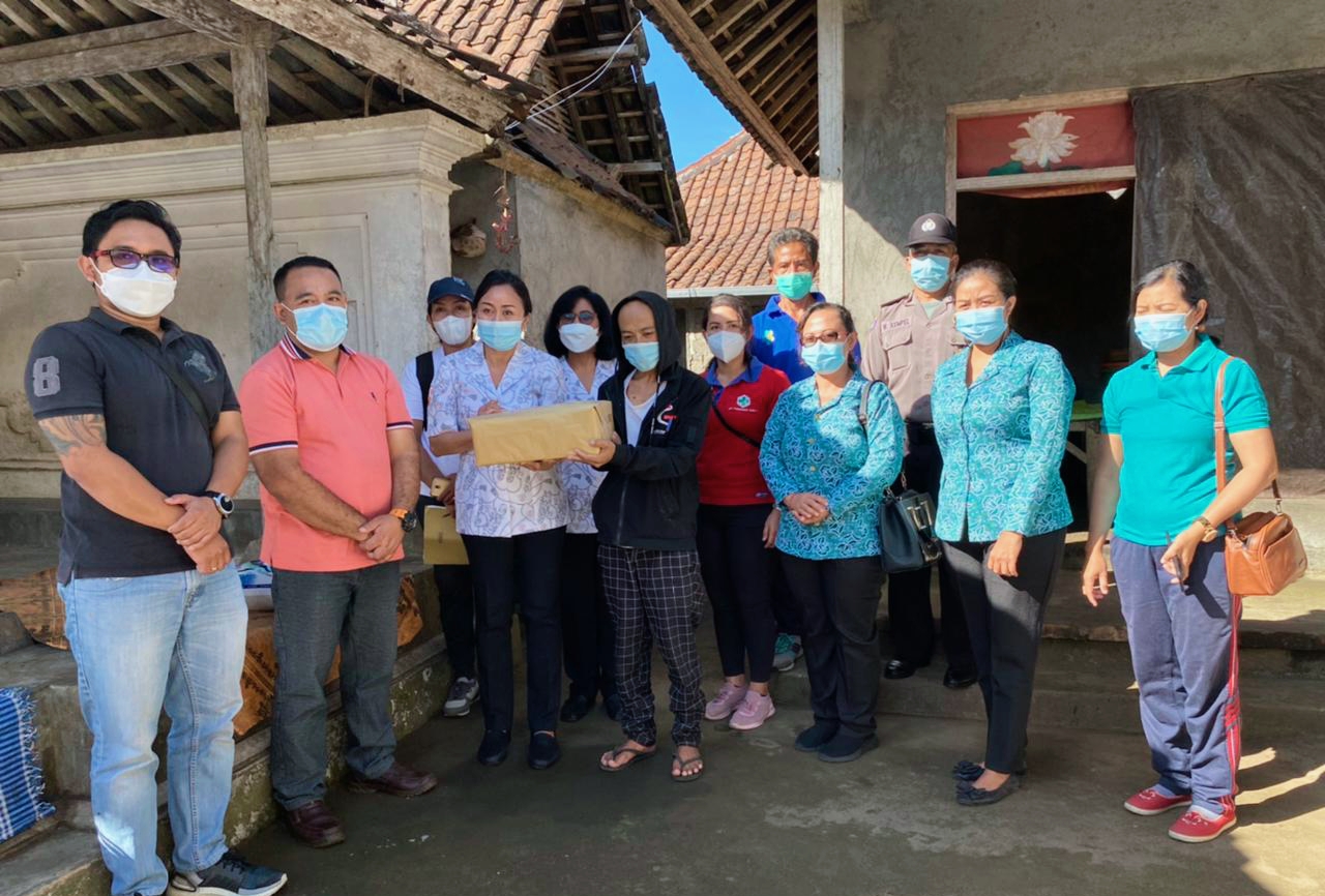 Kedatangan Yayasan Kanker Indonesia (YKI) Kabupaten Bangli ke Penderita Kanker